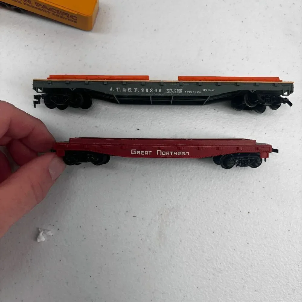 HO Scale TYCO AT Santa Fe 90806 Great Northern Flat beds 3 Union Pacific Trailer